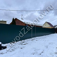 Забор из зеленого профнастила