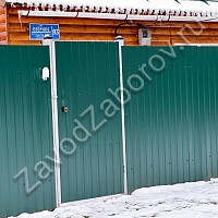 Забор из зеленого профнастила