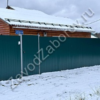 Забор из зеленого профнастила