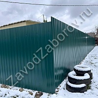 Забор из зеленого профнастила