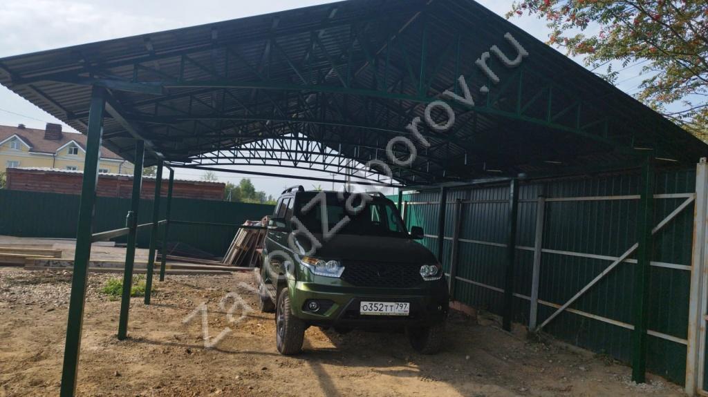 Арочное навесное сооружение перед воротами Арочное навесное сооружение перед воротами